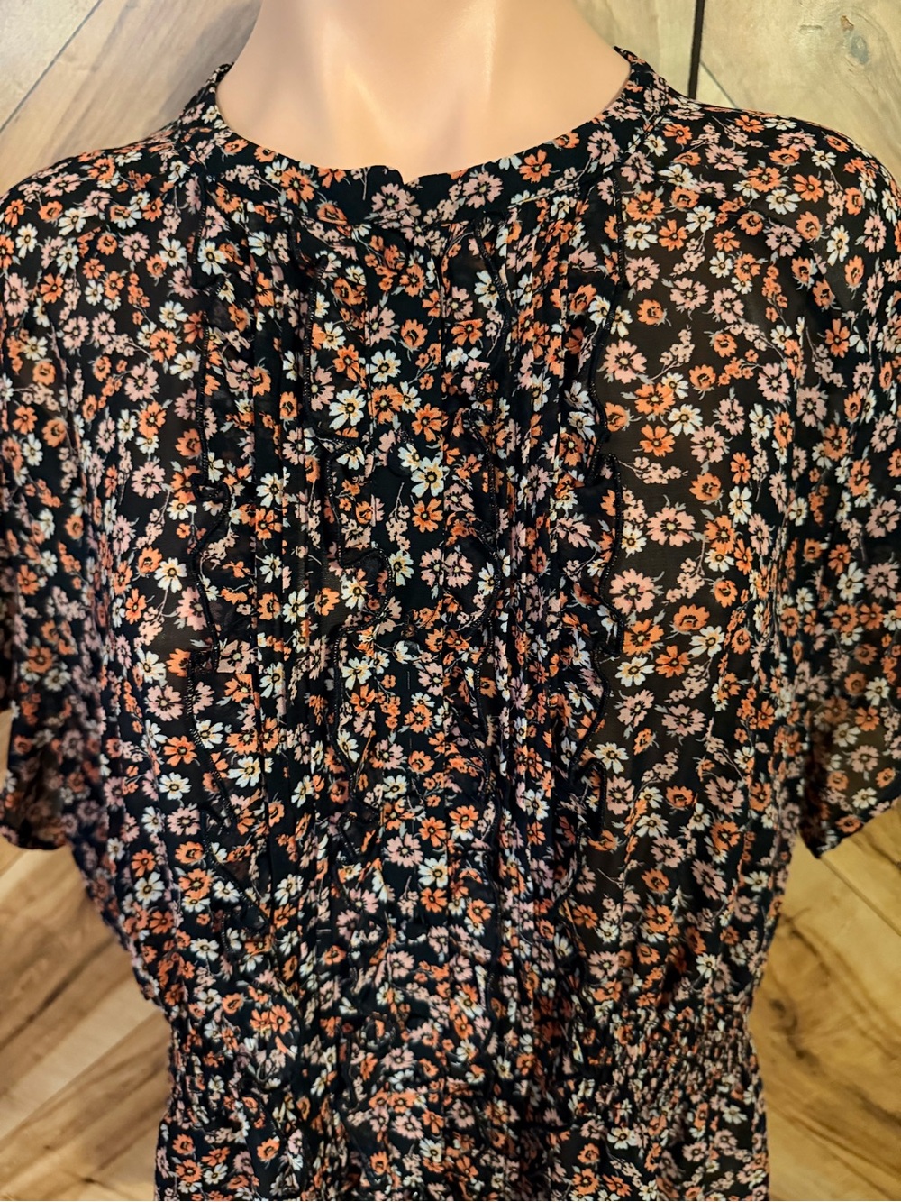Torrid Women’s 3X Floral Smocked Waist Ruffle Front Short Sleeve Blouse Top - Picture 3 of 9